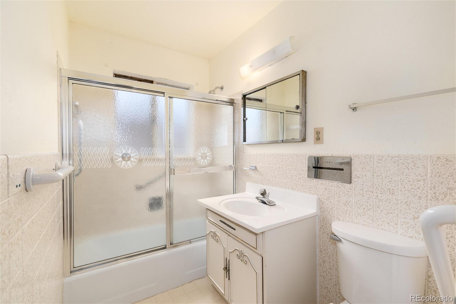 5582 E Colorado Avenue