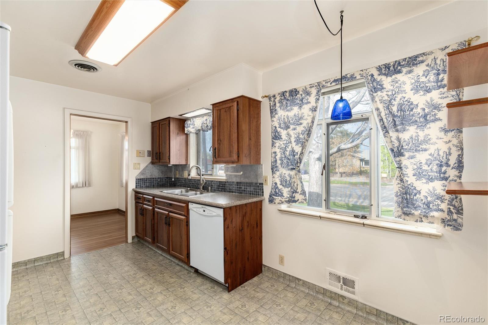 5582 E Colorado Avenue