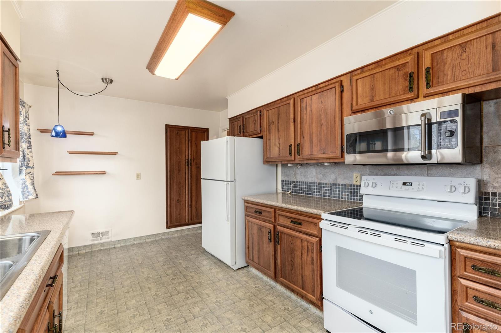 5582 E Colorado Avenue