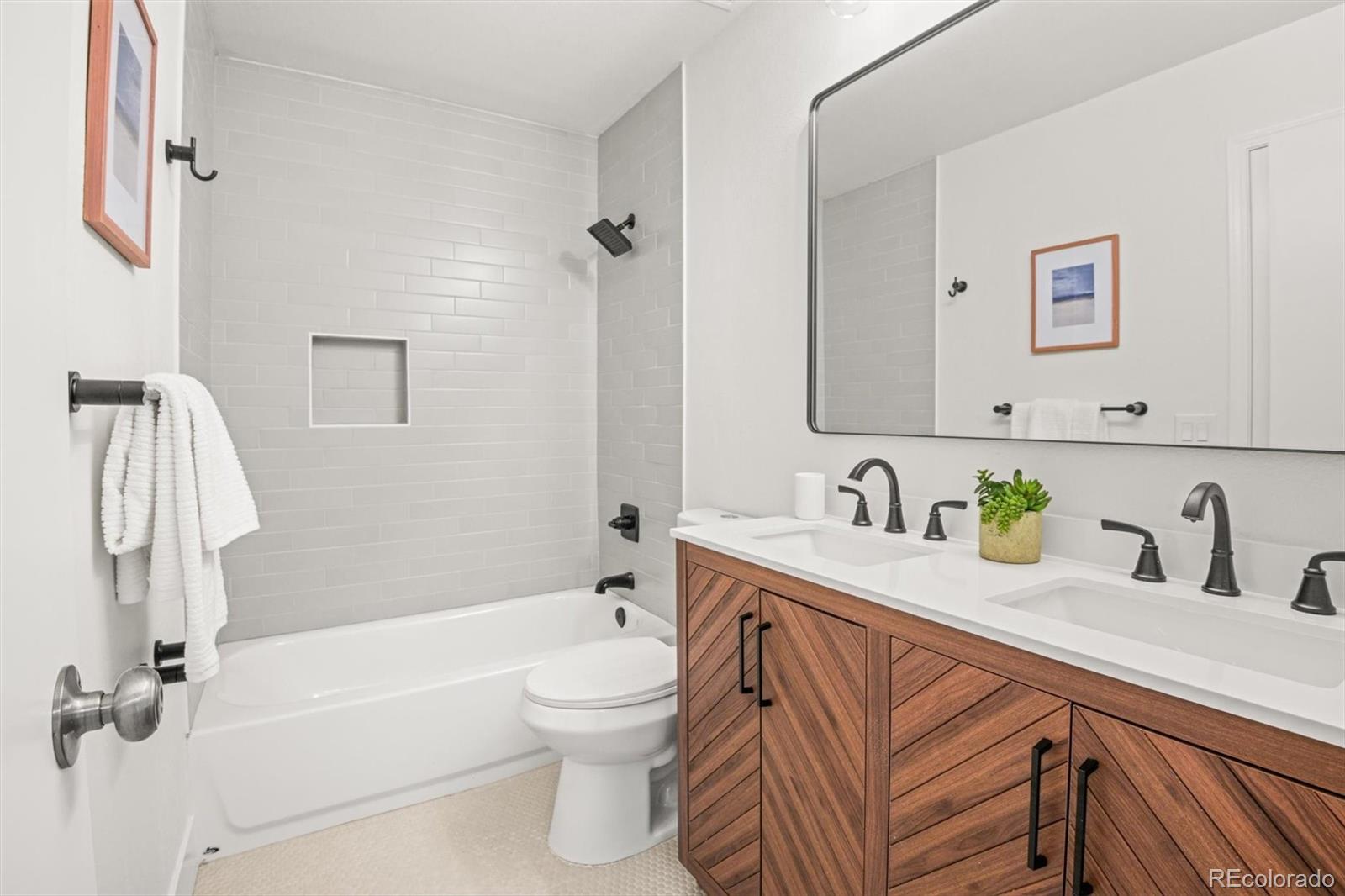 9246 W Ontario Drive