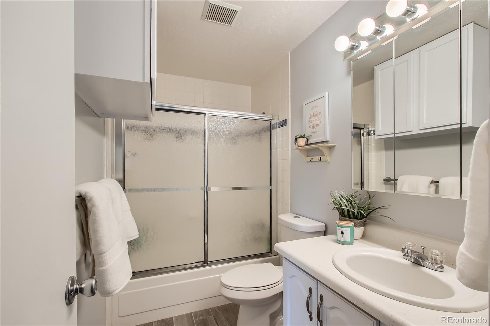 1315 Estes Street Unit: 15C