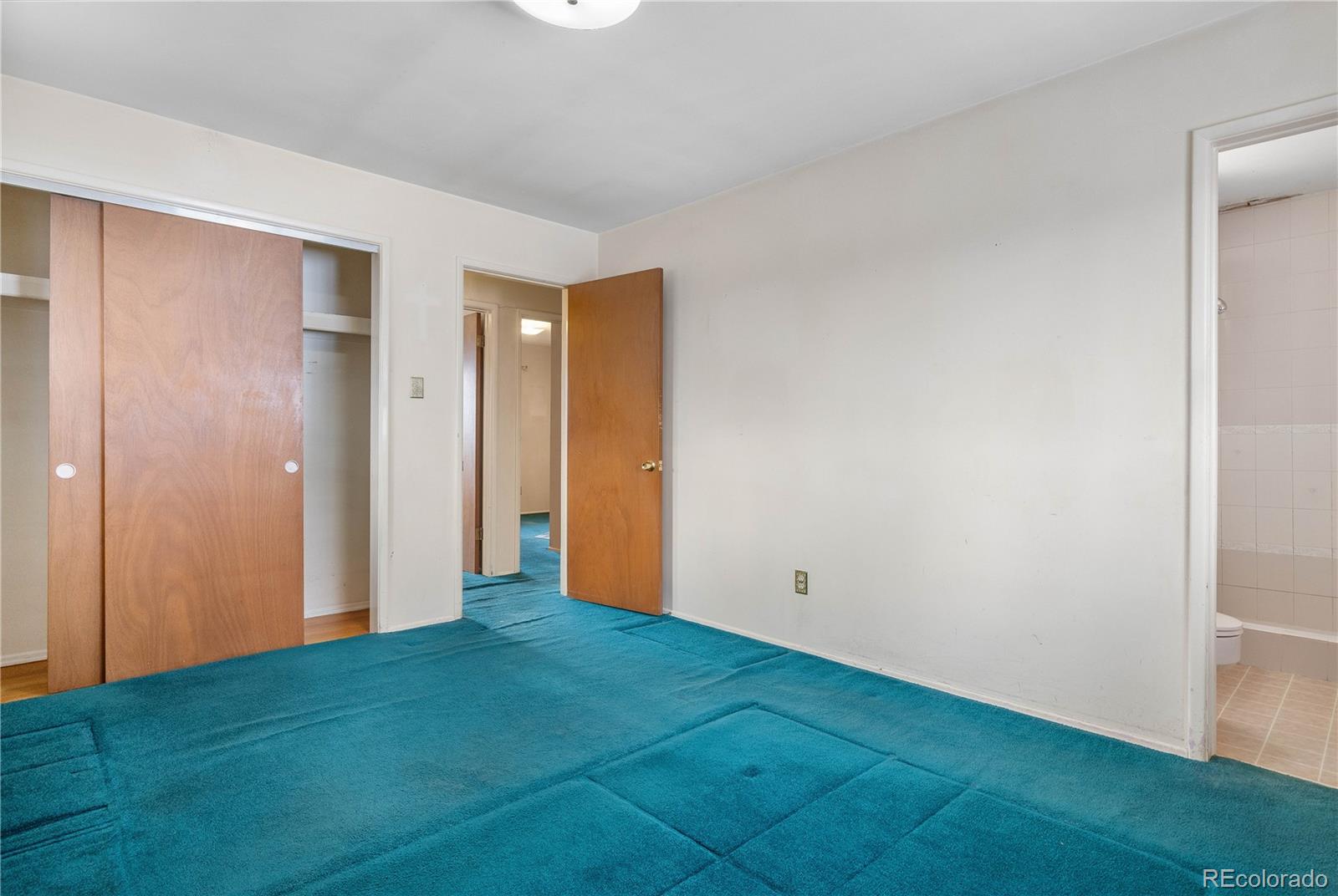 2842 S Newport Street