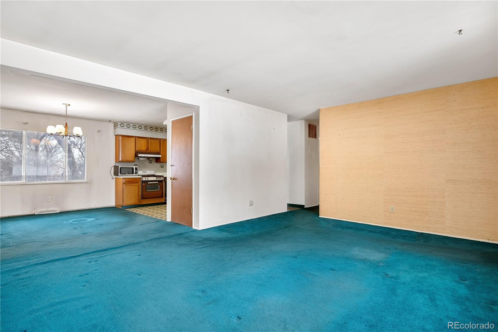 2842 S Newport Street