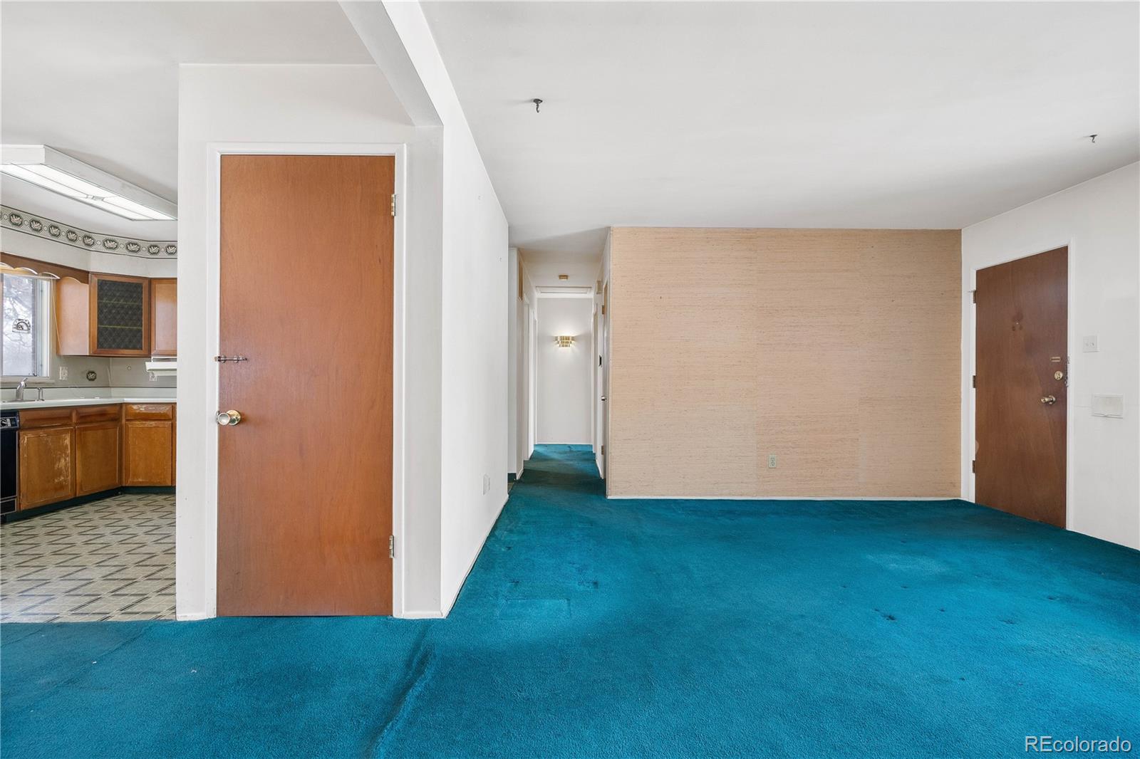 2842 S Newport Street