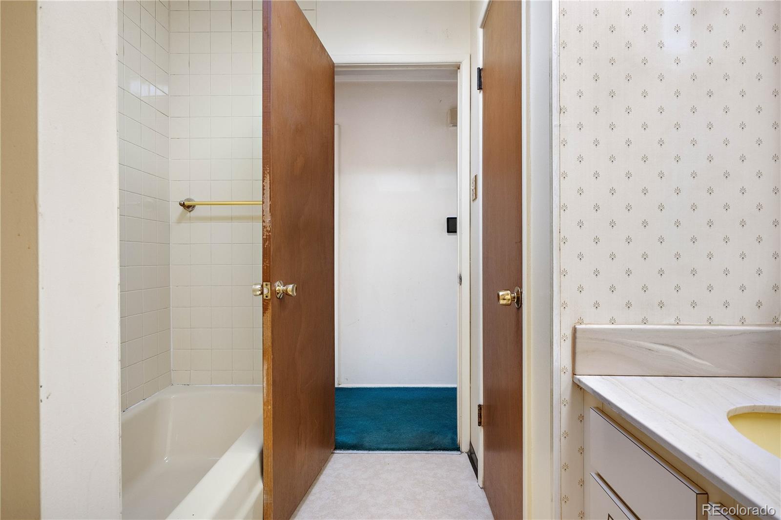 2842 S Newport Street