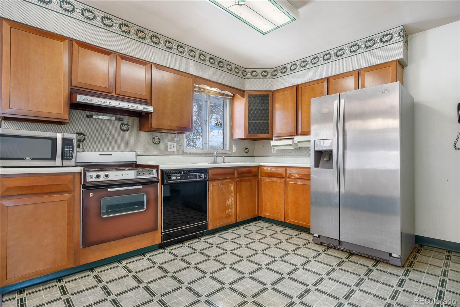 2842 S Newport Street