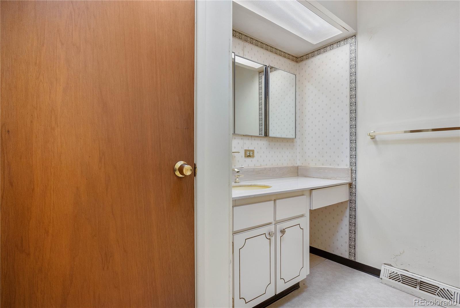 2842 S Newport Street