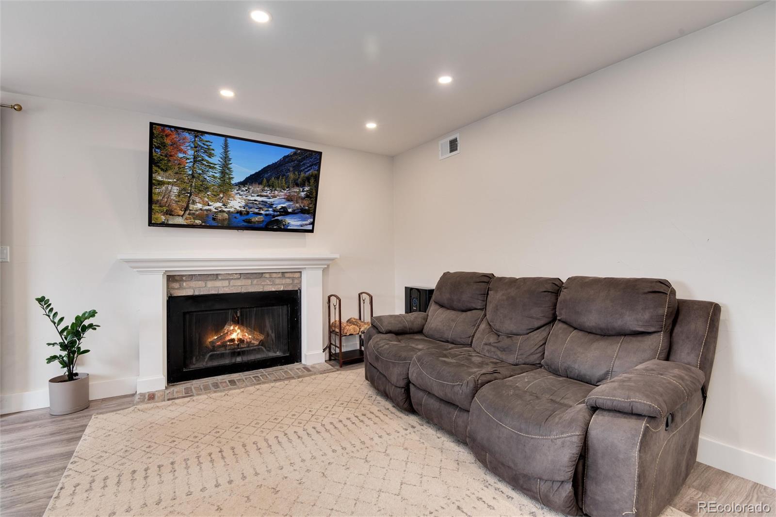 12546 E Cornell Avenue Unit: 201