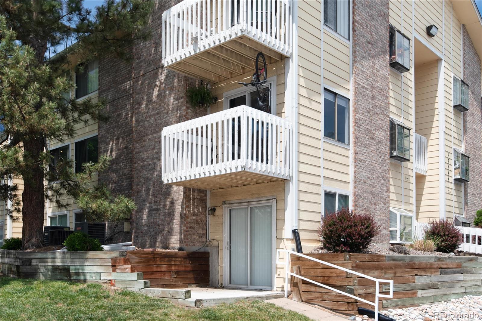 12546 E Cornell Avenue Unit: 201