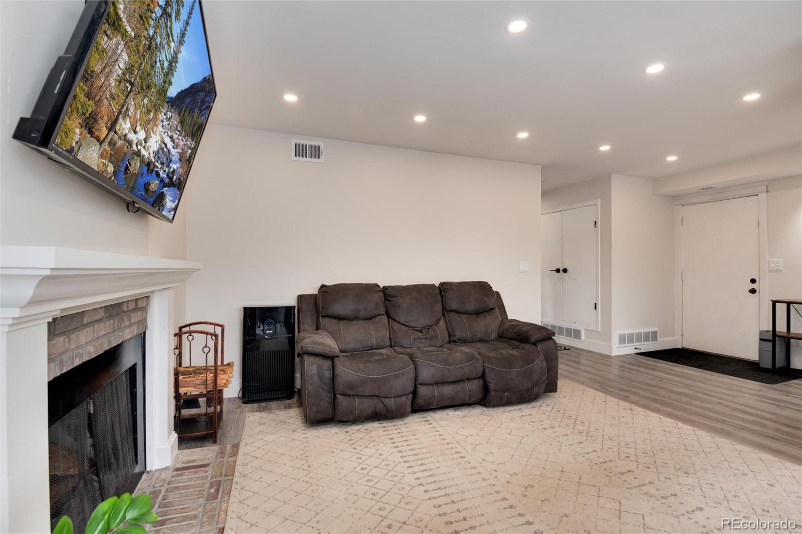 12546 E Cornell Avenue Unit: 201