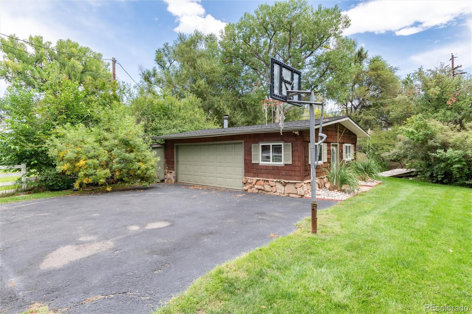 730 Crescent Lane