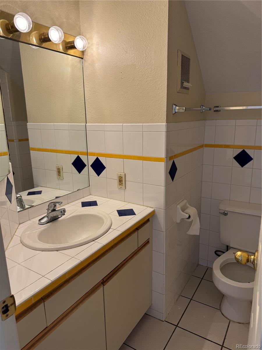 2201 Pearl Street Unit: 104