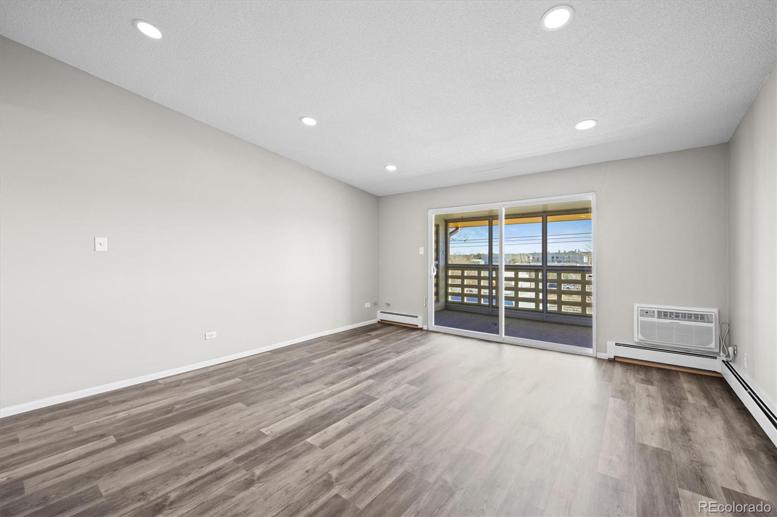 495 S Dayton Street Unit: 1D