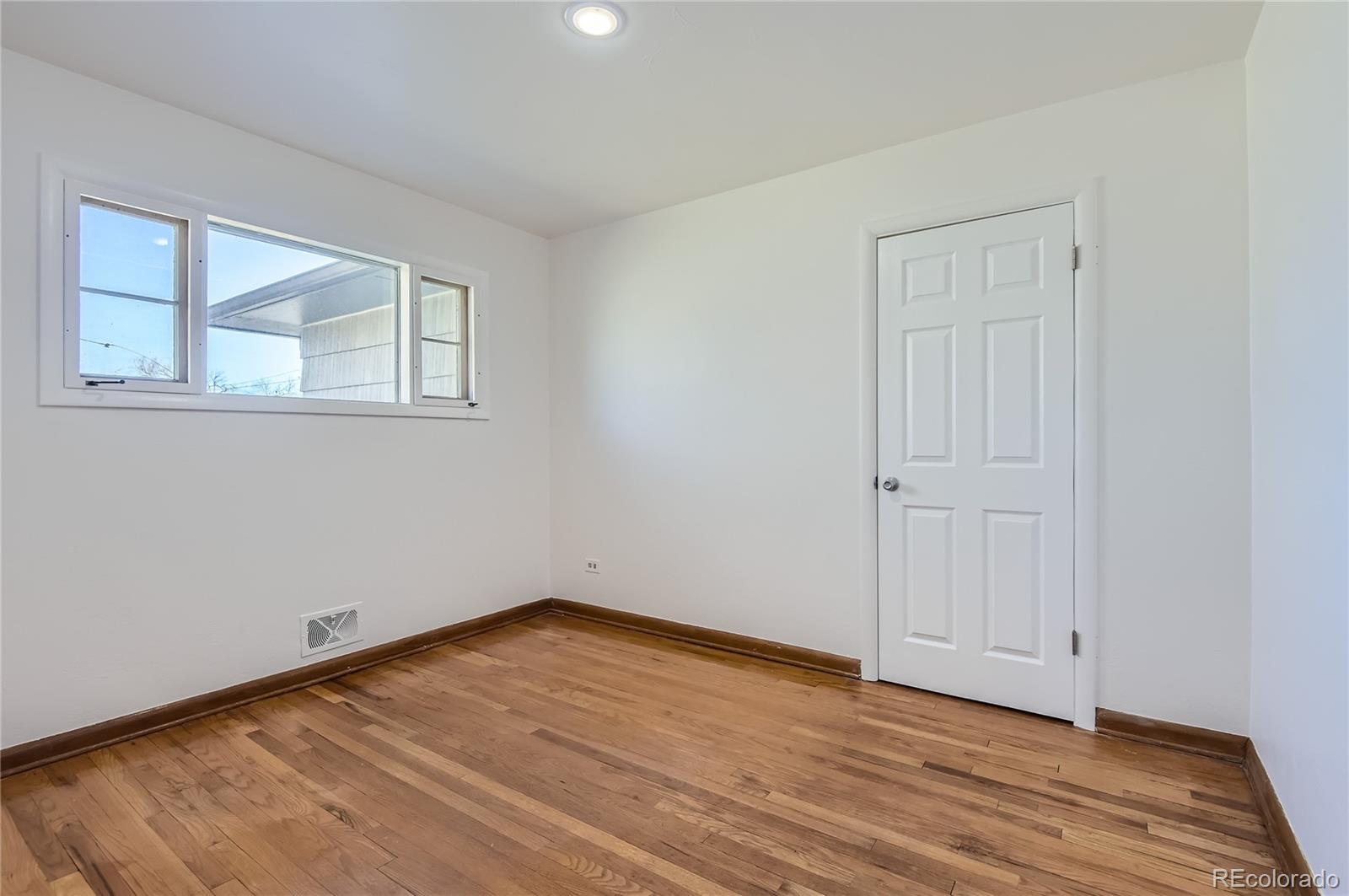 4912 S Galapago Street