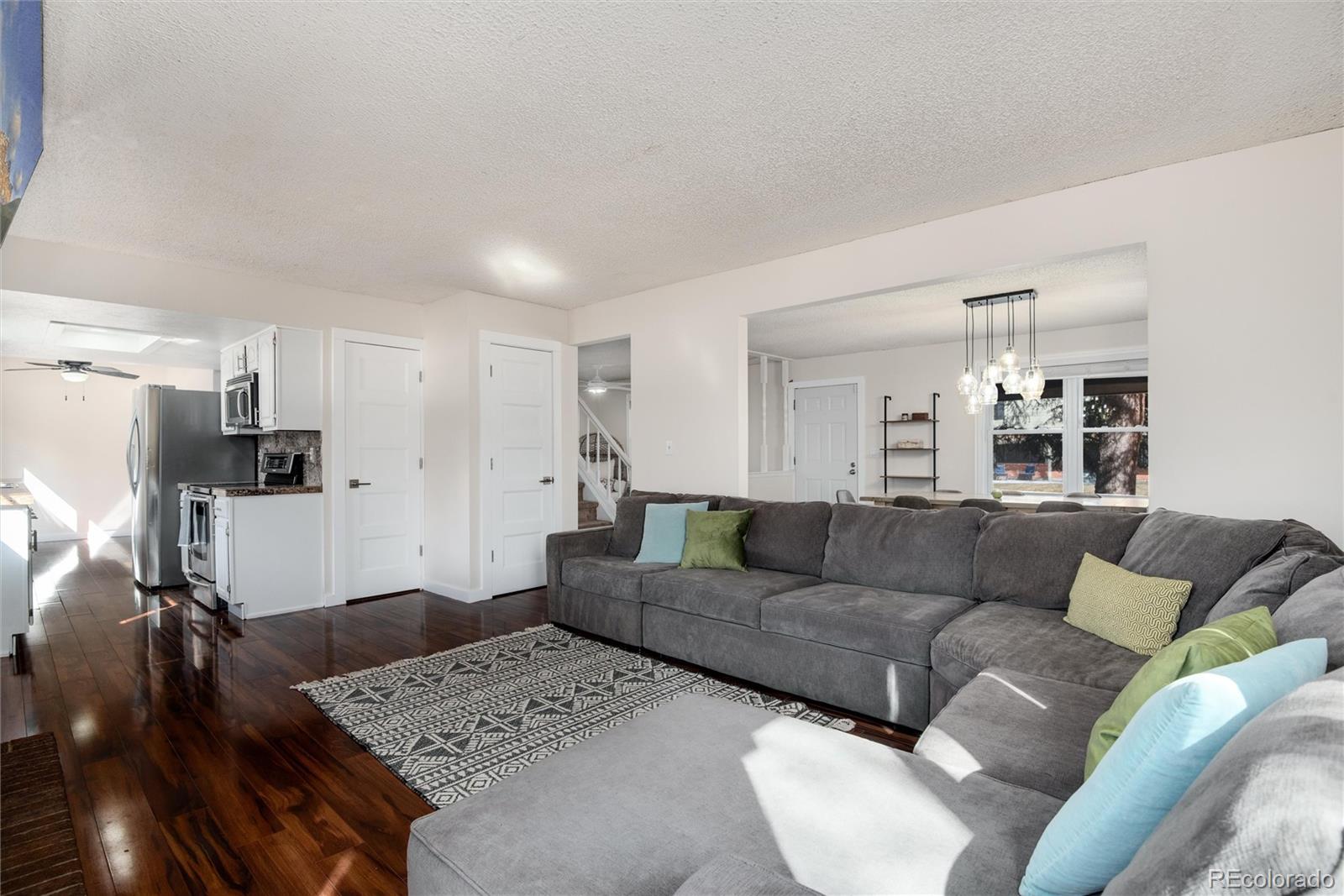 10113 W Caley Avenue