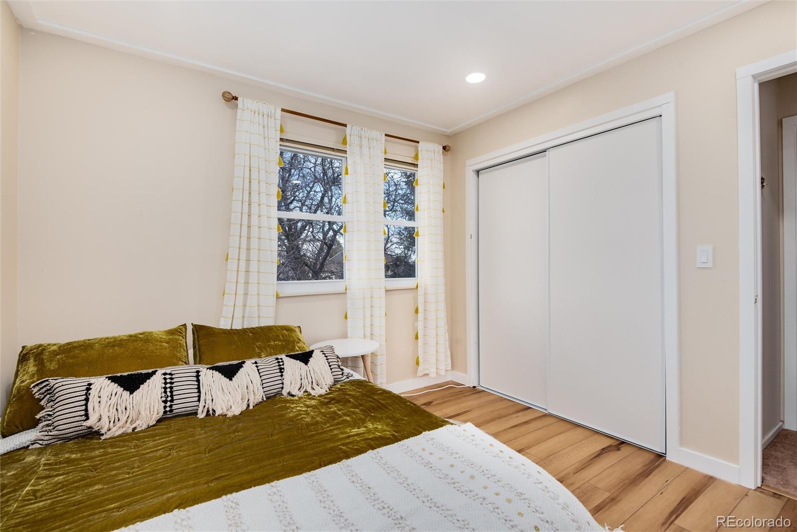 10113 W Caley Avenue