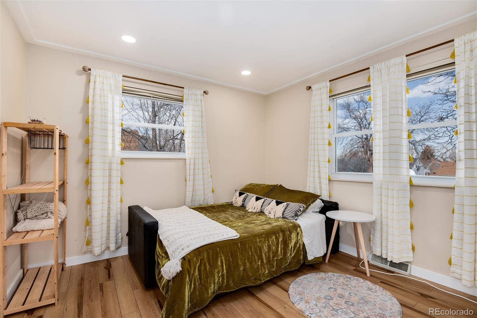 10113 W Caley Avenue