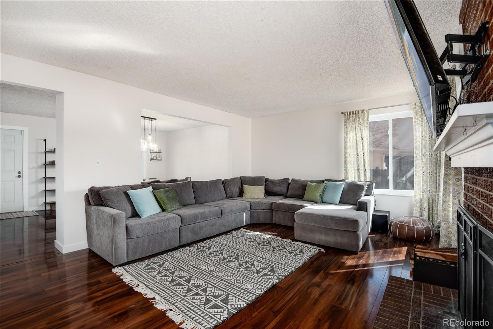 10113 W Caley Avenue