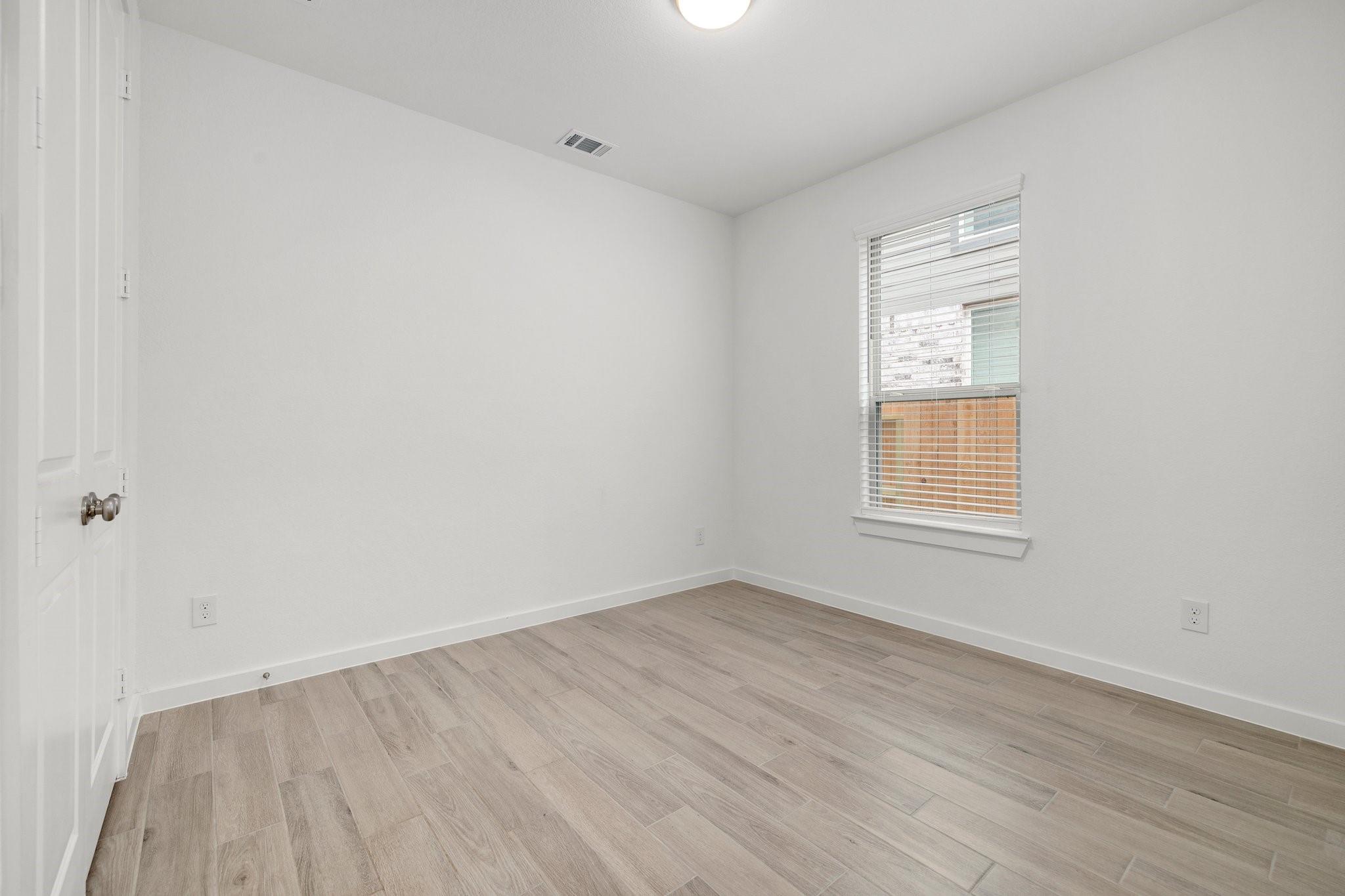 997 Newport Creek Dr