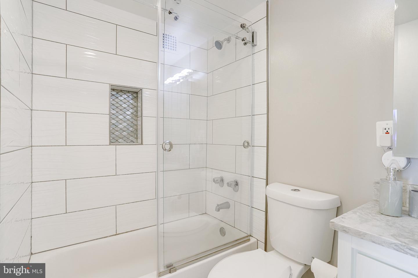 4141 N Henderson Road Unit: 1016