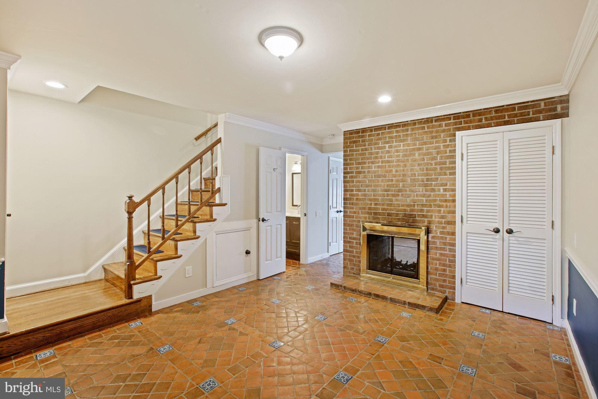 1225 MICHIGAN CT