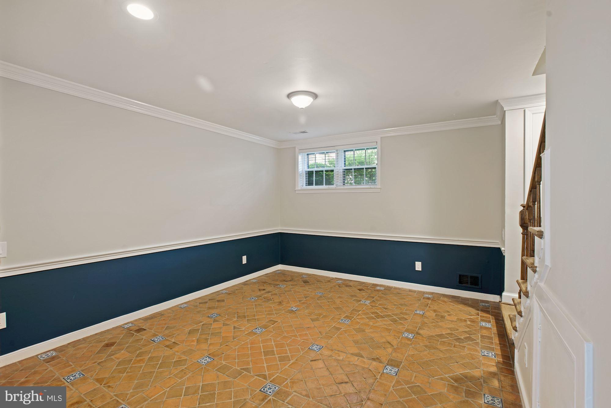 1225 MICHIGAN CT