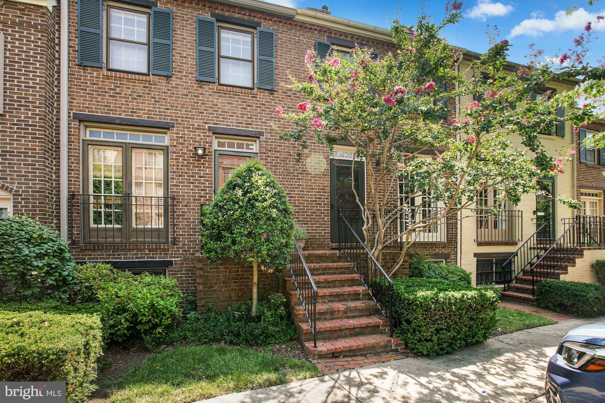 1225 MICHIGAN CT