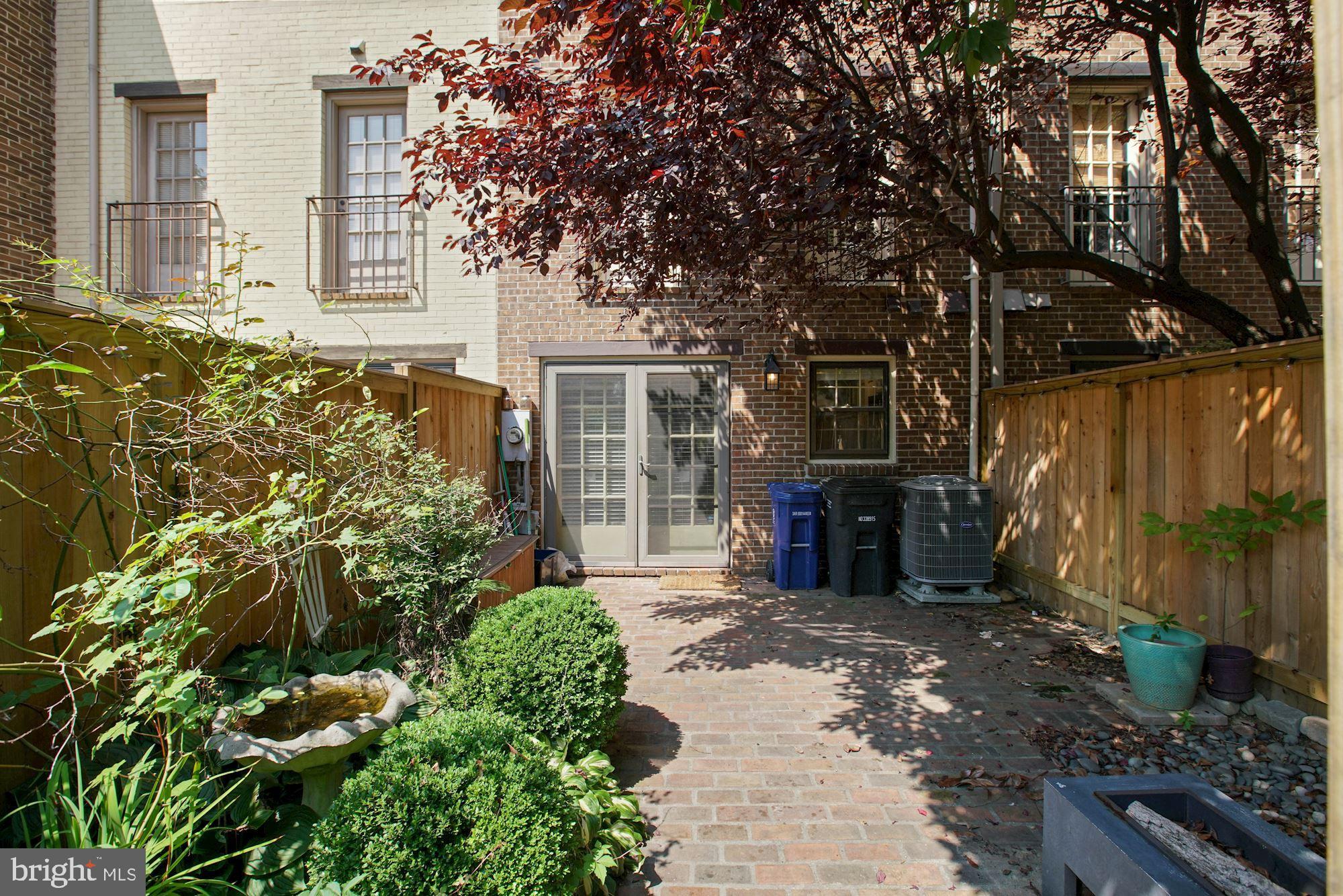 1225 MICHIGAN CT