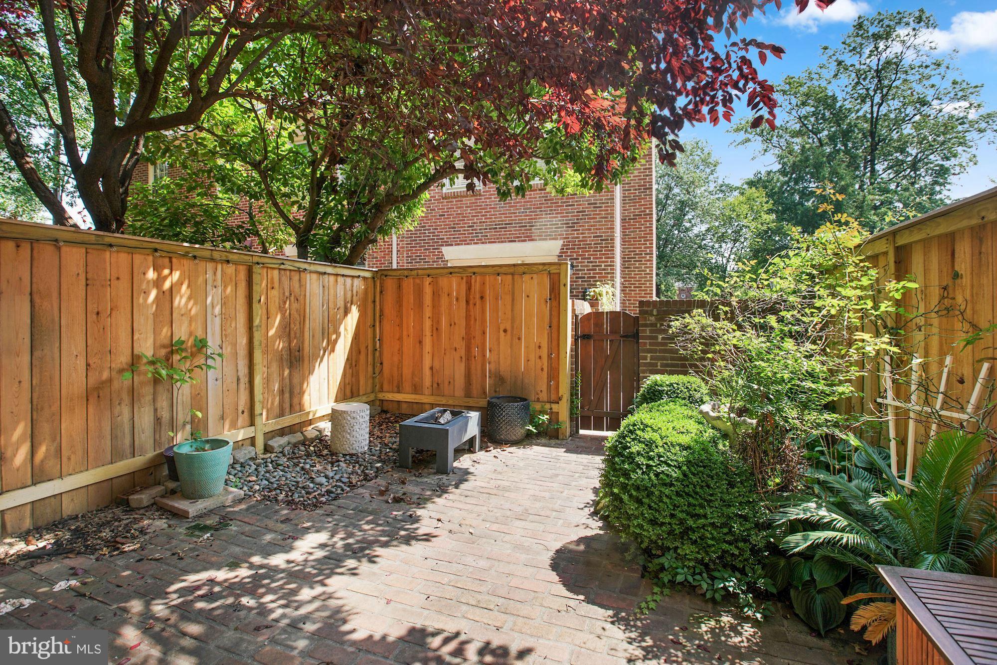 1225 MICHIGAN CT
