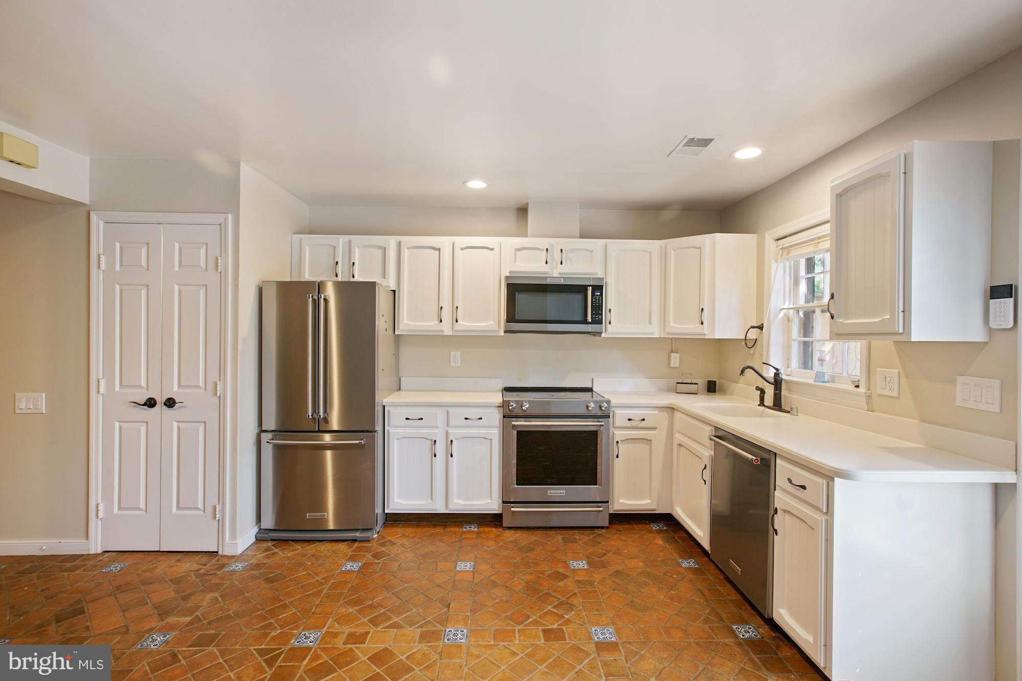 1225 MICHIGAN CT