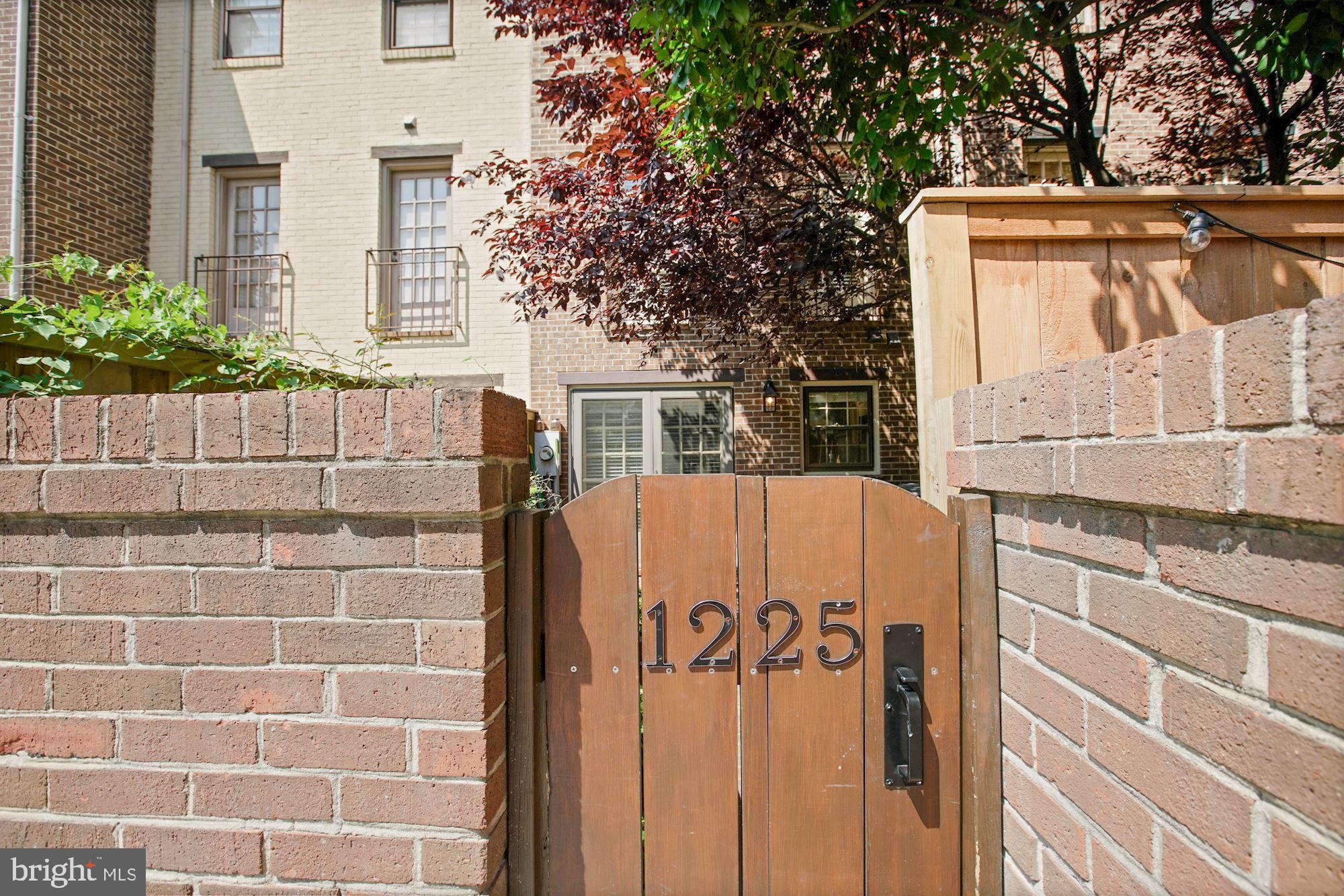 1225 MICHIGAN CT