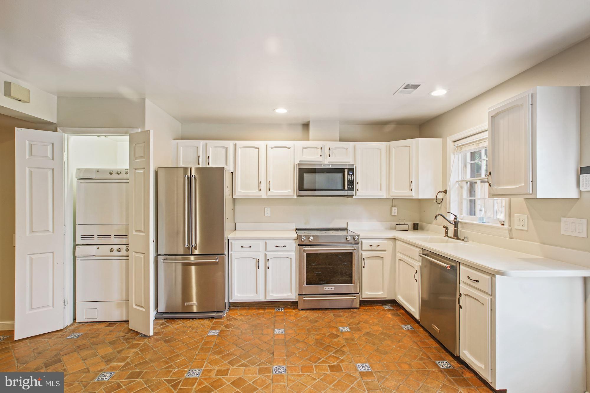1225 MICHIGAN CT