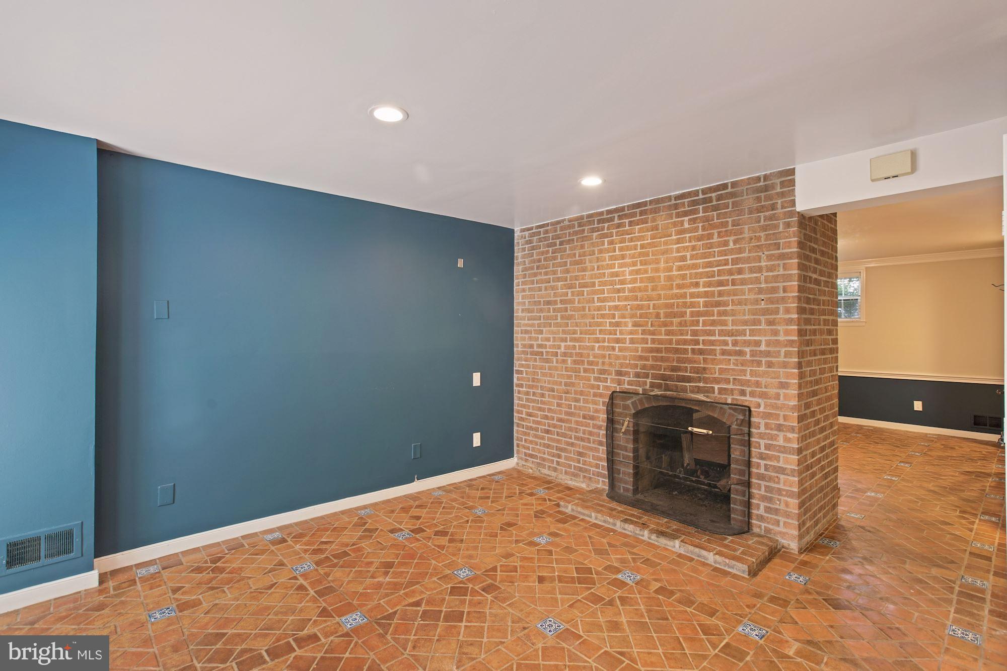 1225 MICHIGAN CT