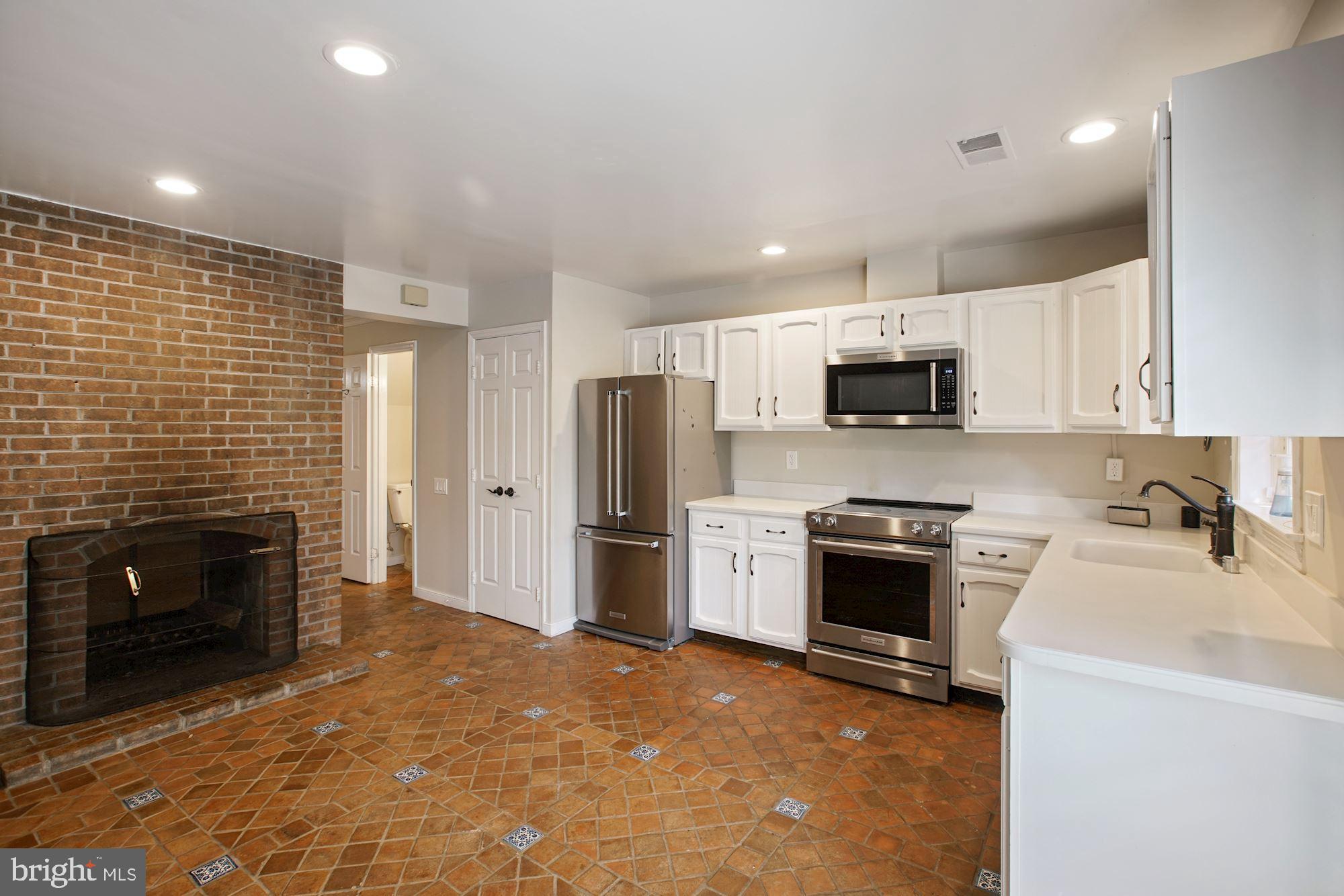 1225 MICHIGAN CT