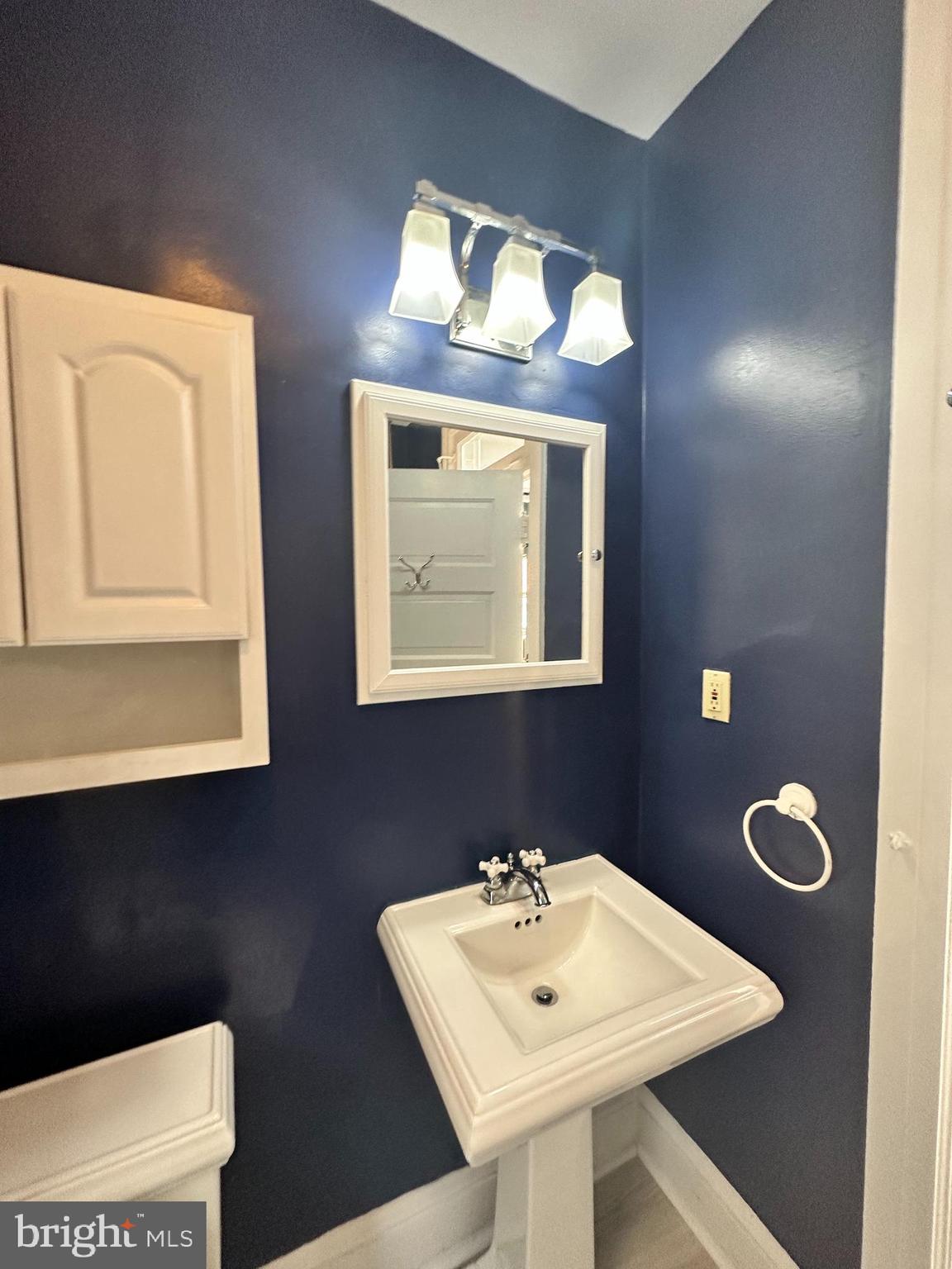 809 1/2 KING STREET 3