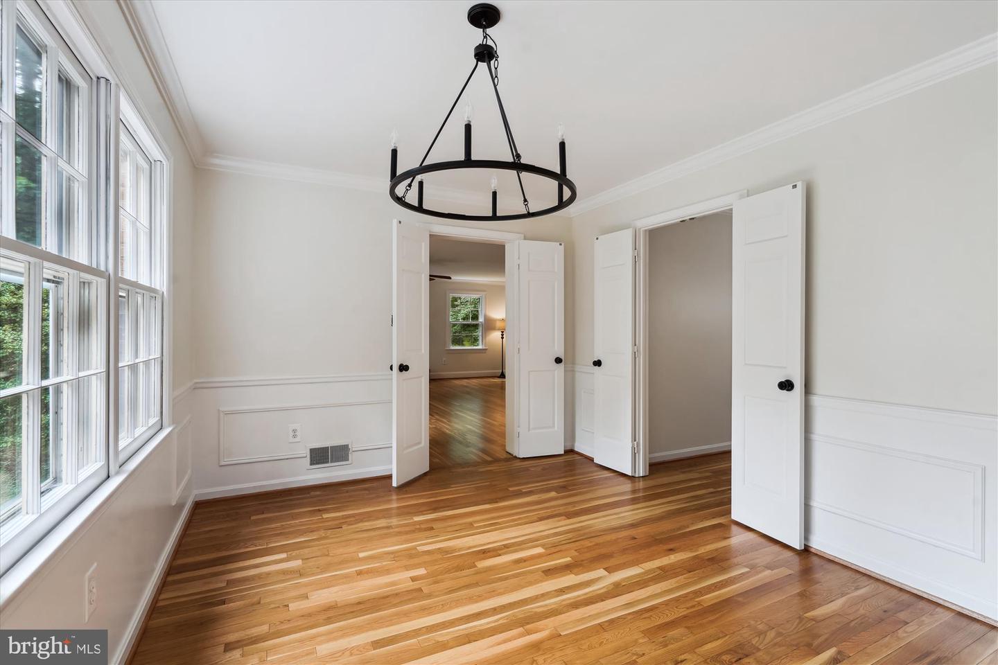 7621 Burford Dr