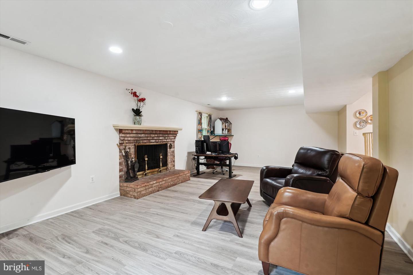 7621 Burford Dr