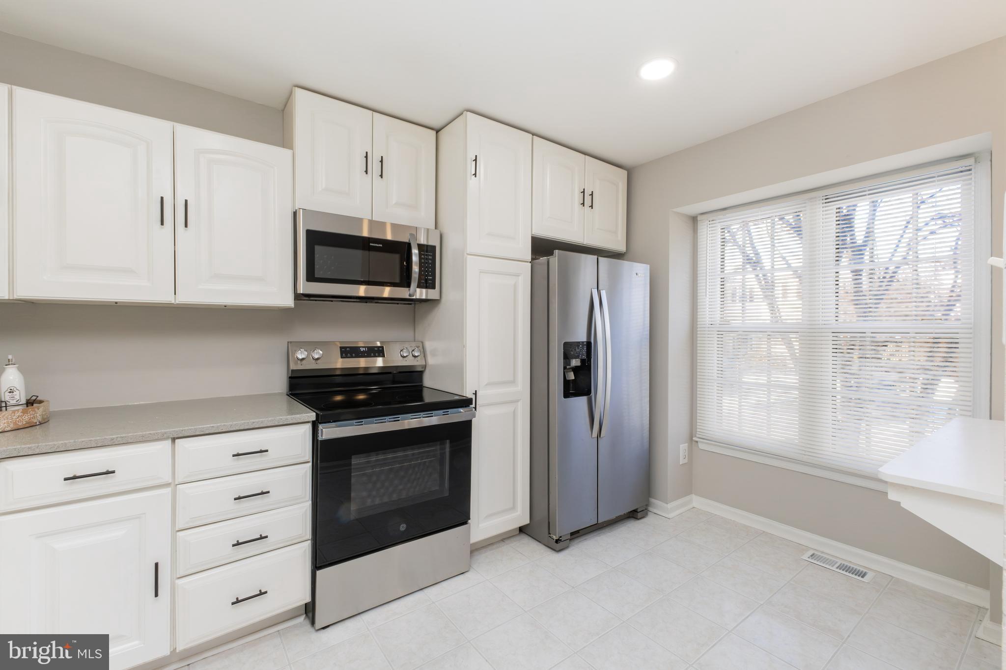 2777 GROVEMORE LANE