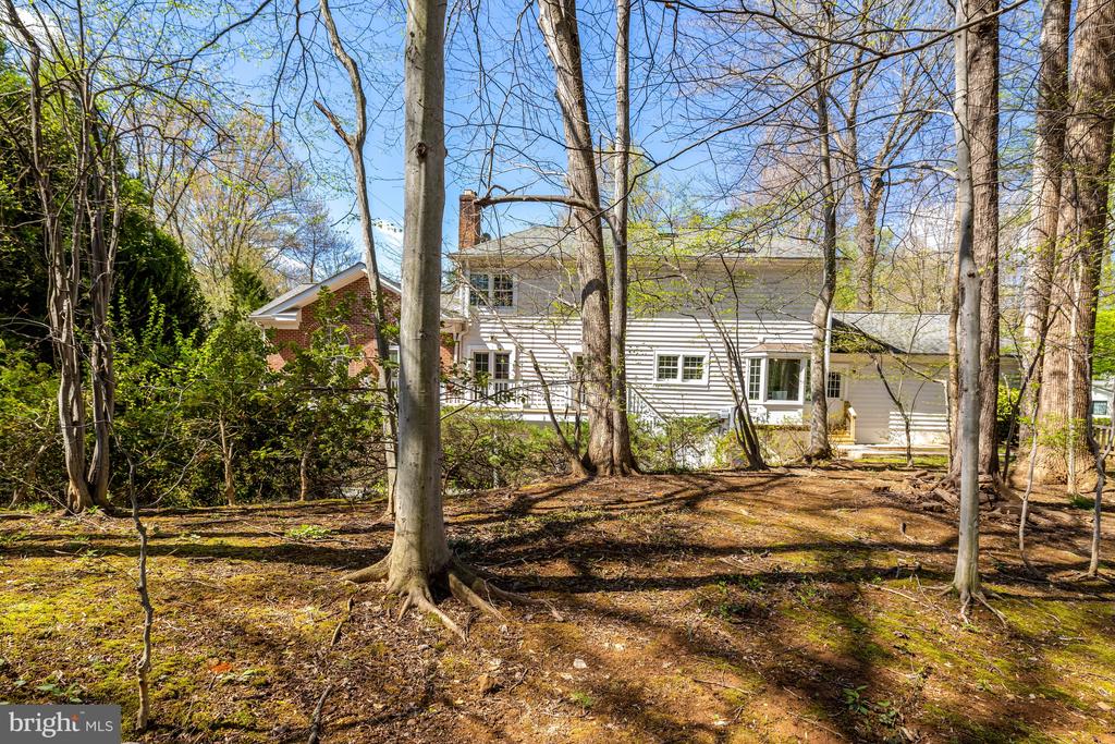 6516 ANNA MARIA COURT