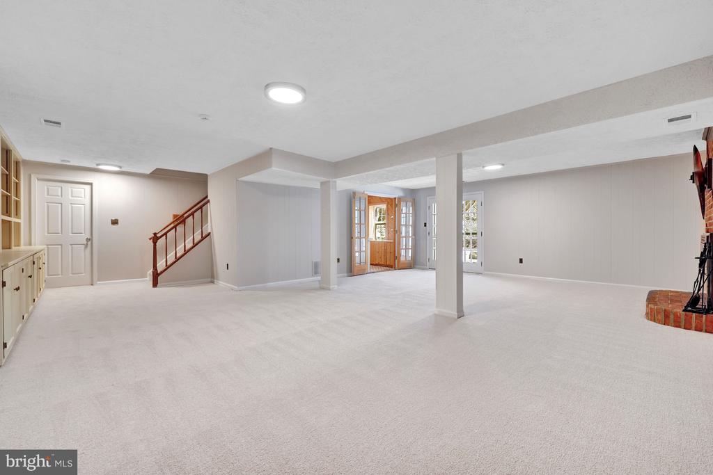 6516 ANNA MARIA COURT