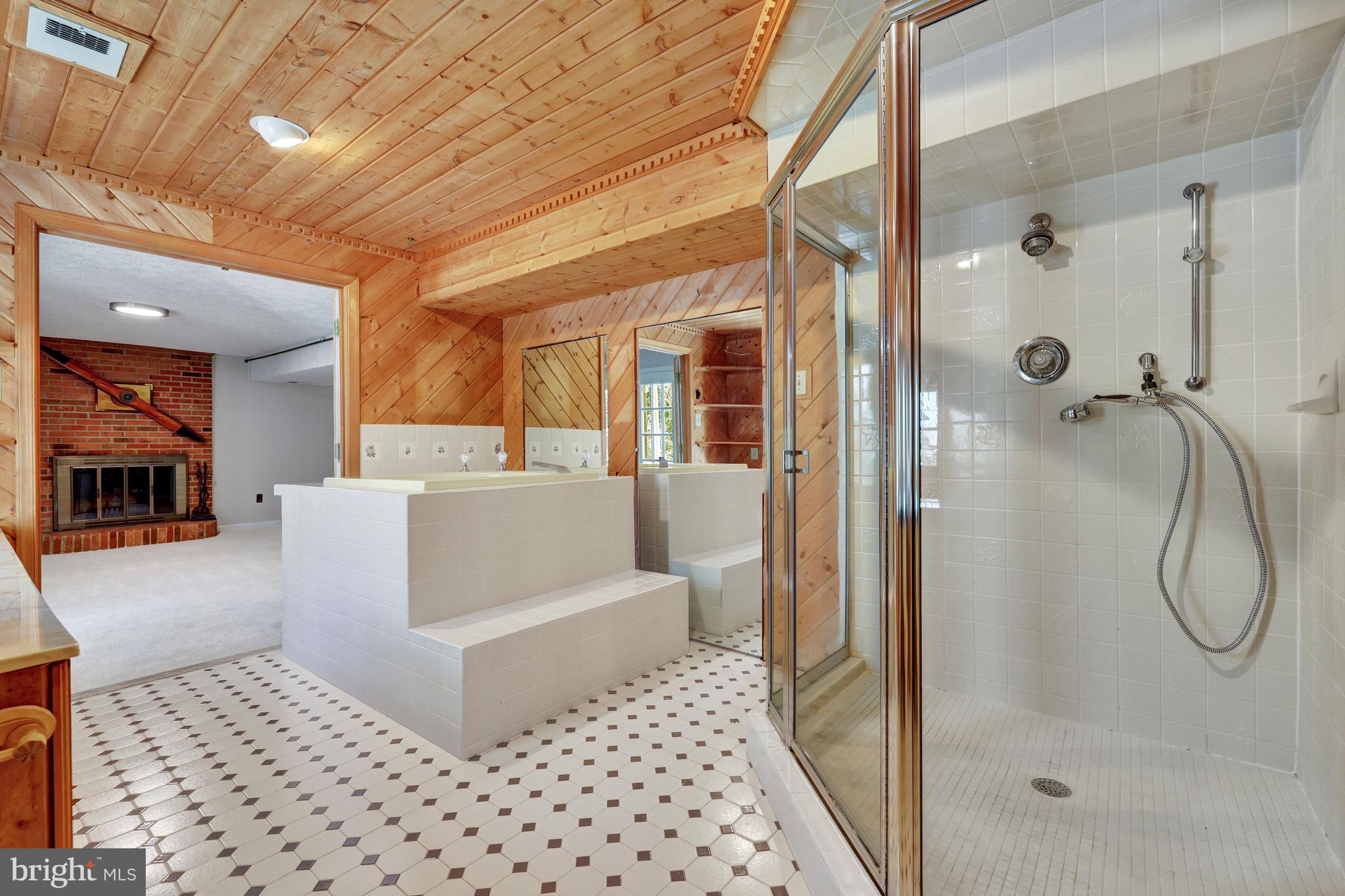 6516 ANNA MARIA COURT