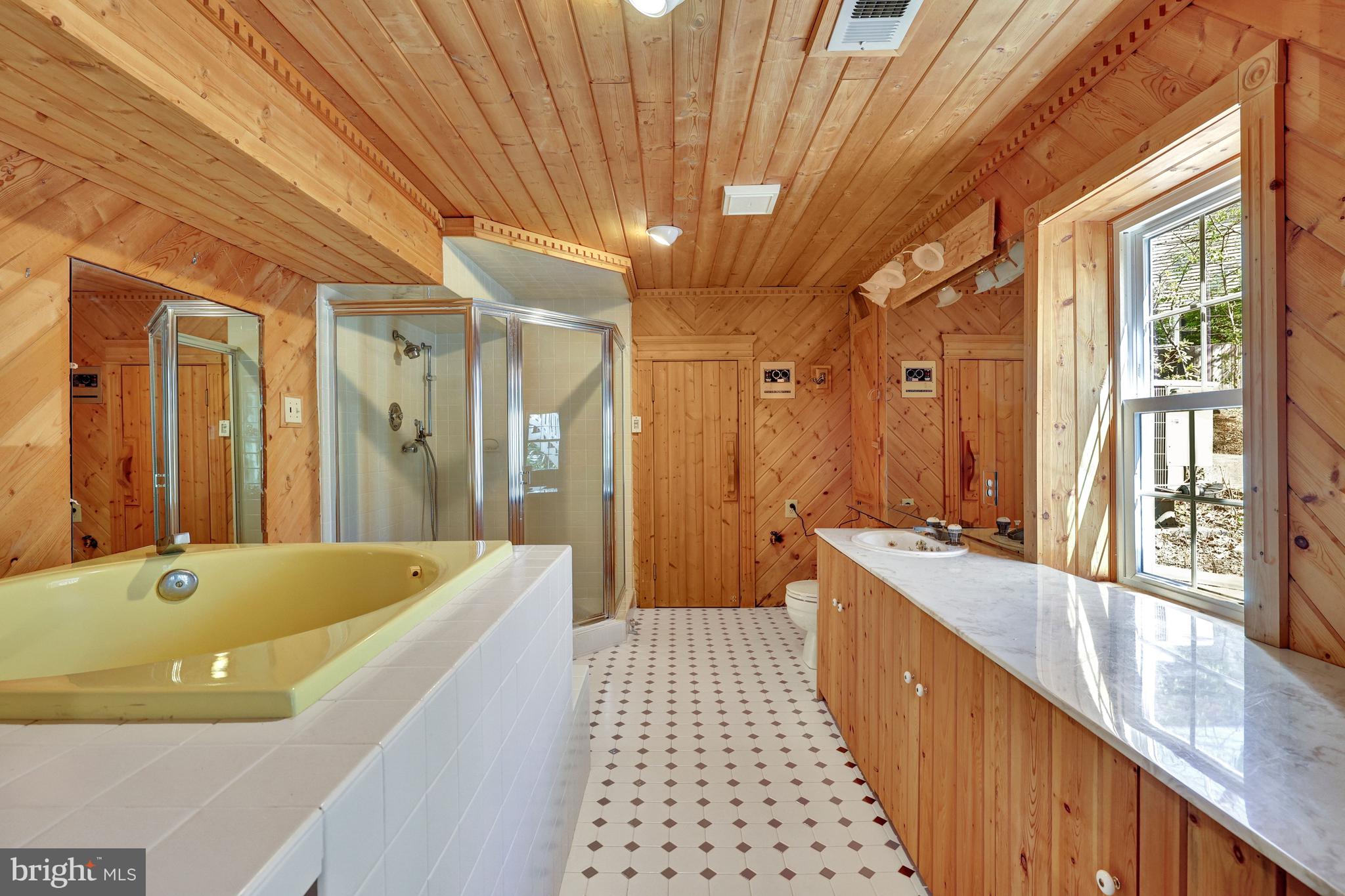 6516 ANNA MARIA COURT