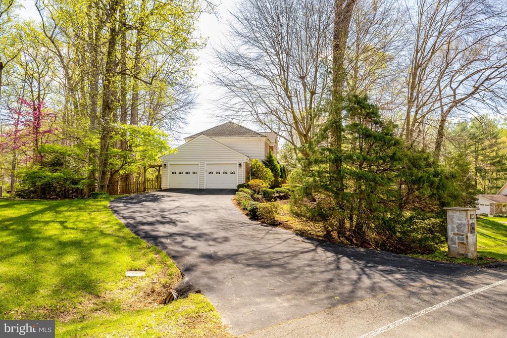 6516 ANNA MARIA COURT