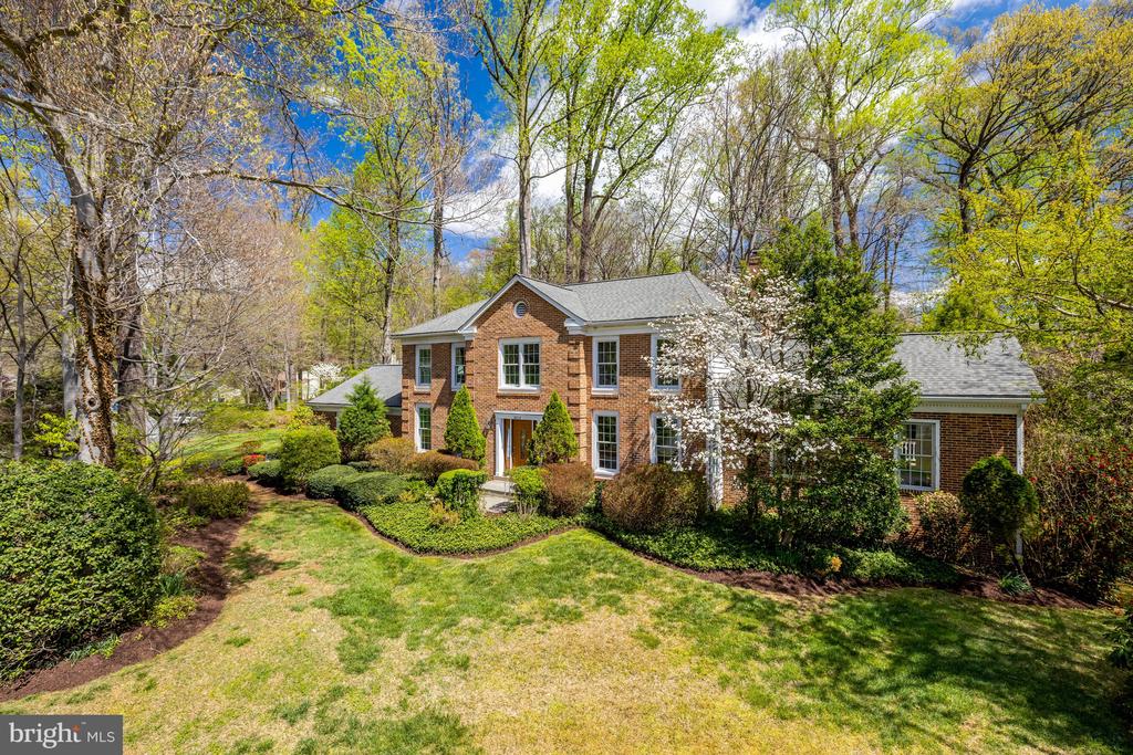 6516 ANNA MARIA COURT
