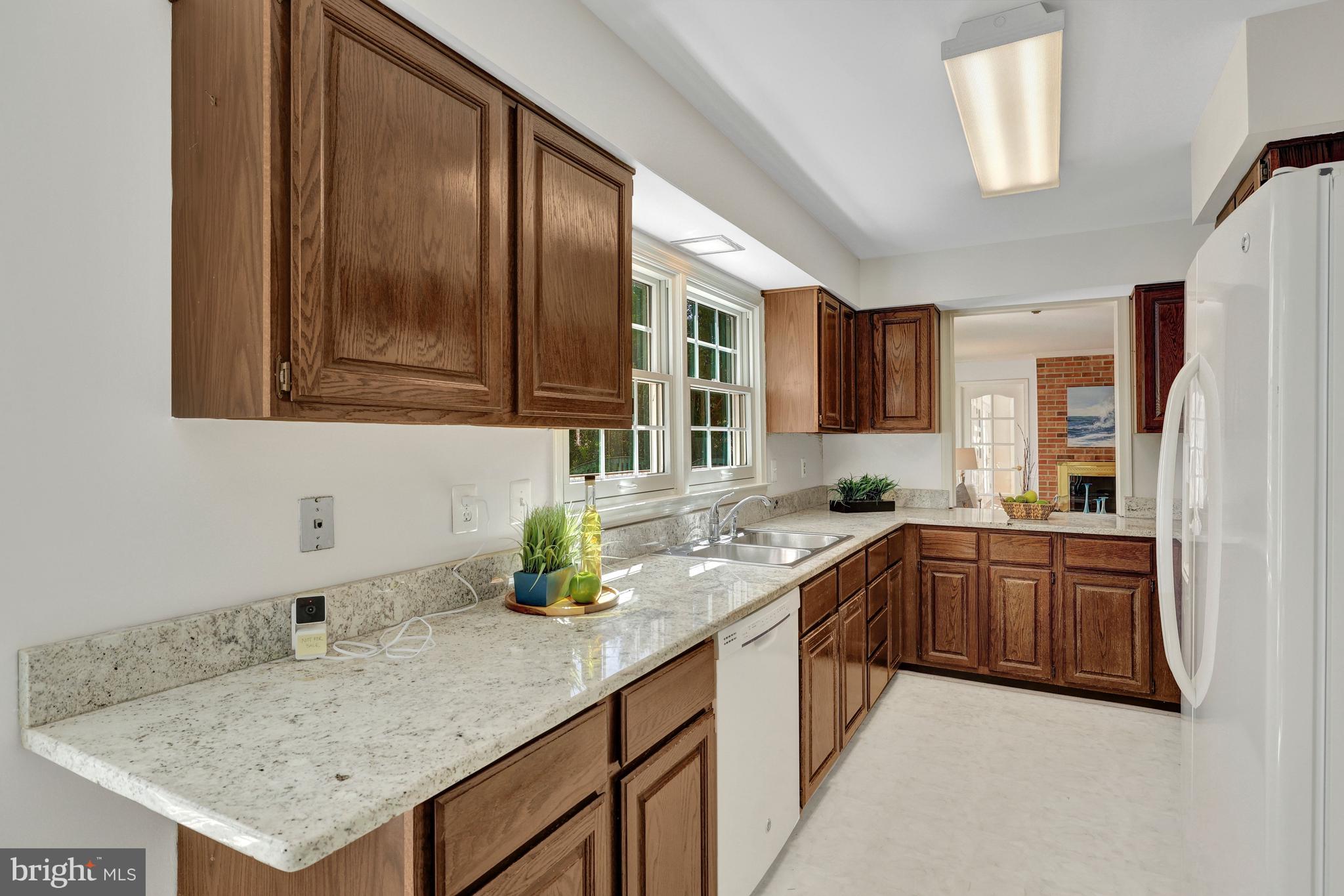 6516 ANNA MARIA COURT