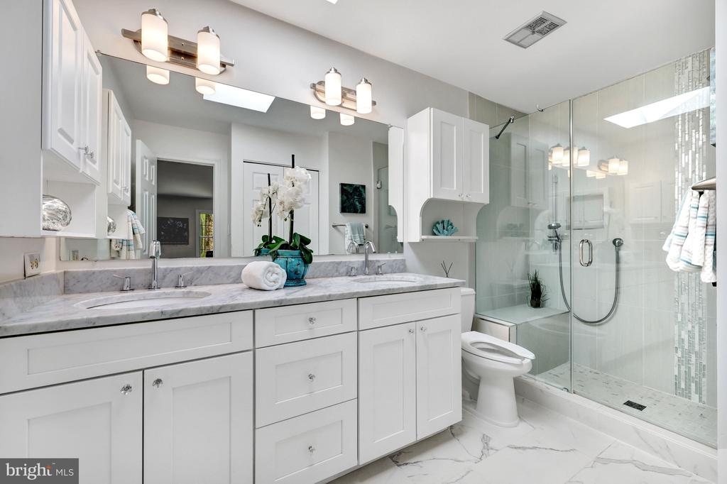 6516 ANNA MARIA COURT
