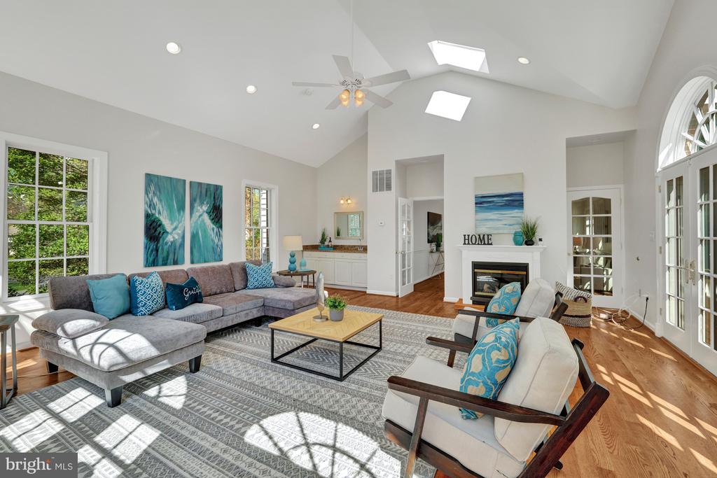 6516 ANNA MARIA COURT