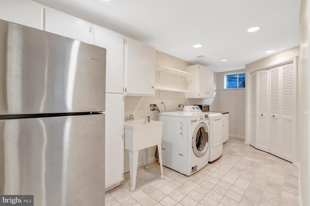 1521 FOREST VILLA LANE