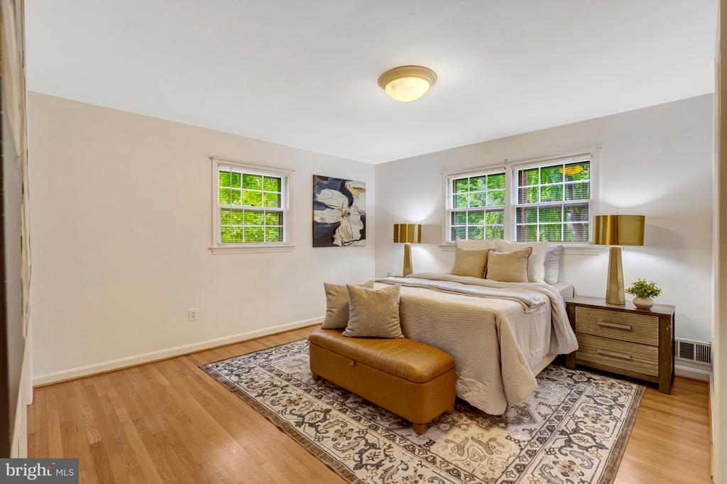 1521 FOREST VILLA LANE