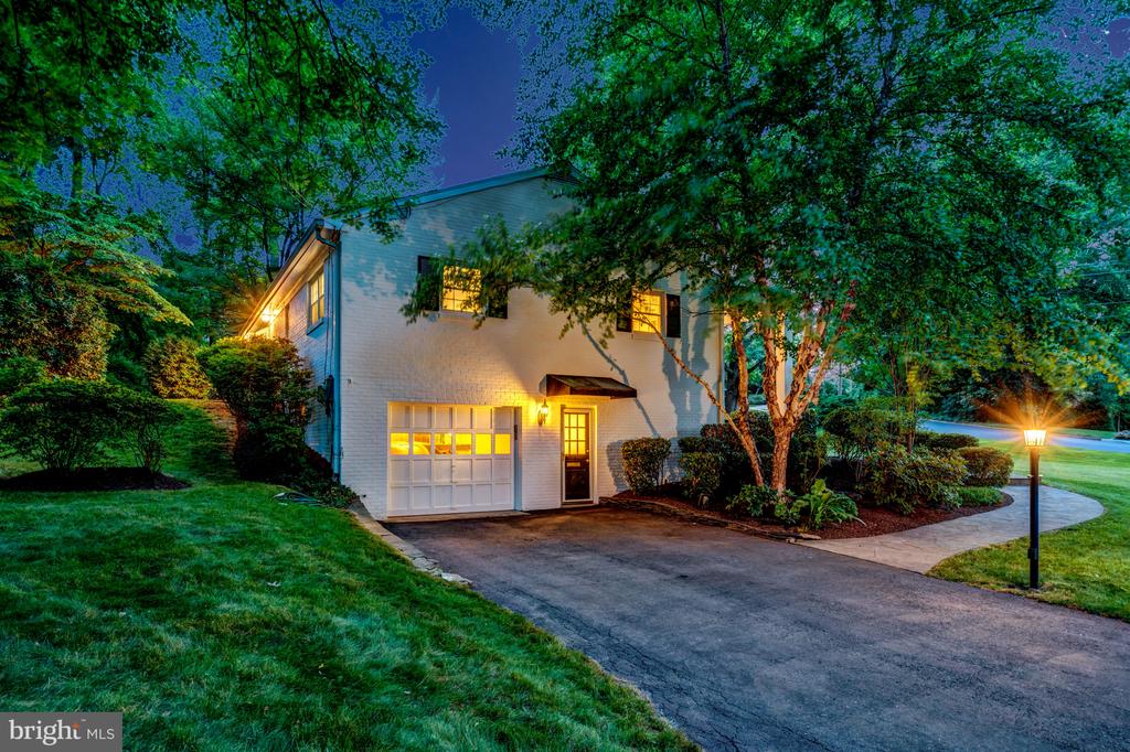1521 FOREST VILLA LANE